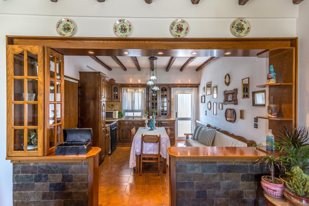פולוניה Traditional House Milos מראה חיצוני תמונה