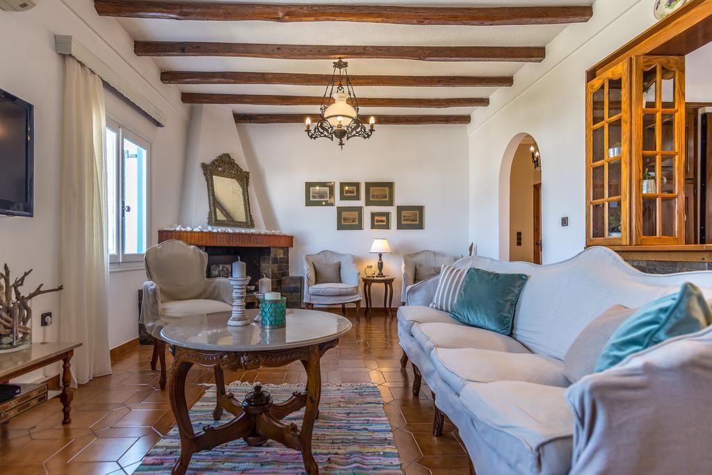 פולוניה Traditional House Milos מראה חיצוני תמונה